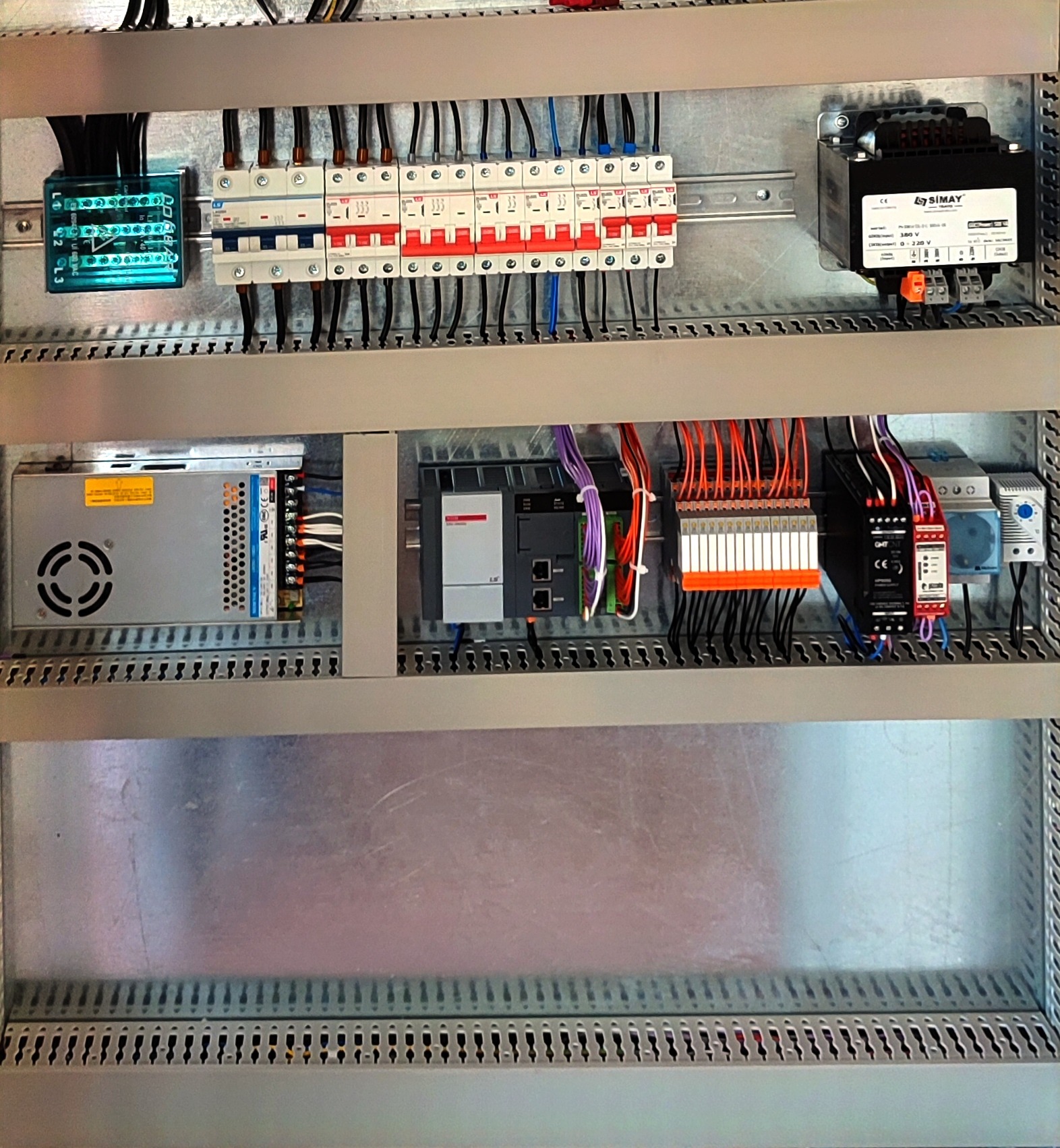 Koruma, PLC, r&ouml;le ve g&uuml;&ccedil; dağıtım detayları